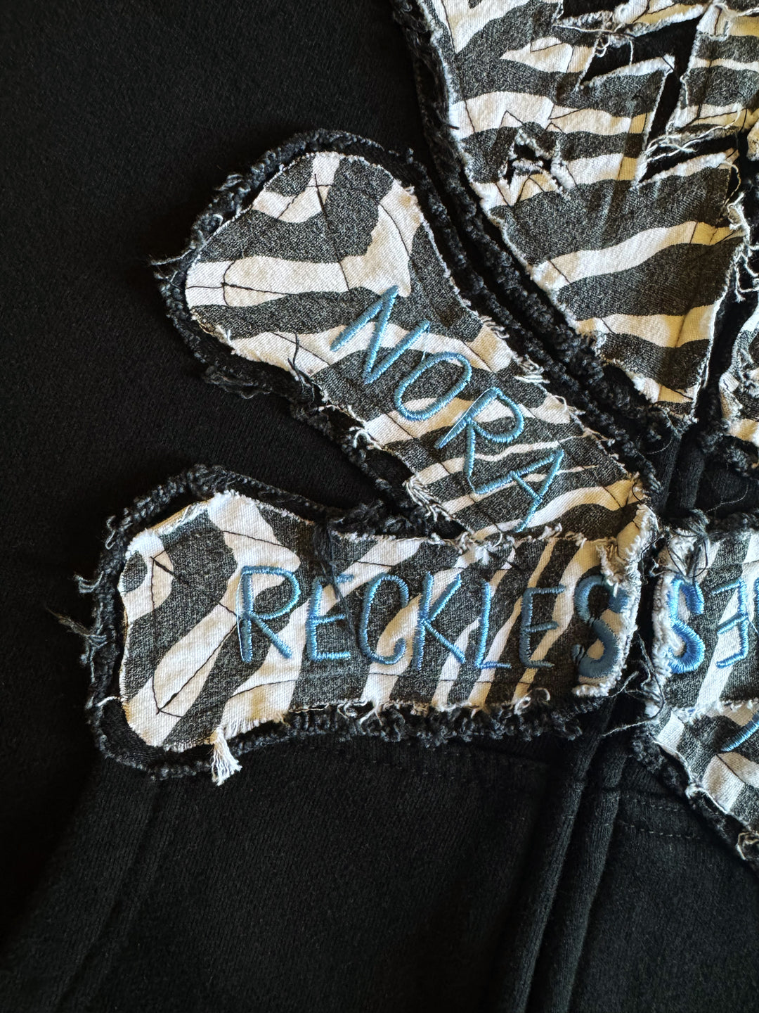 "2XL" Zebra Skull Logo Zip Hoodie (Black)