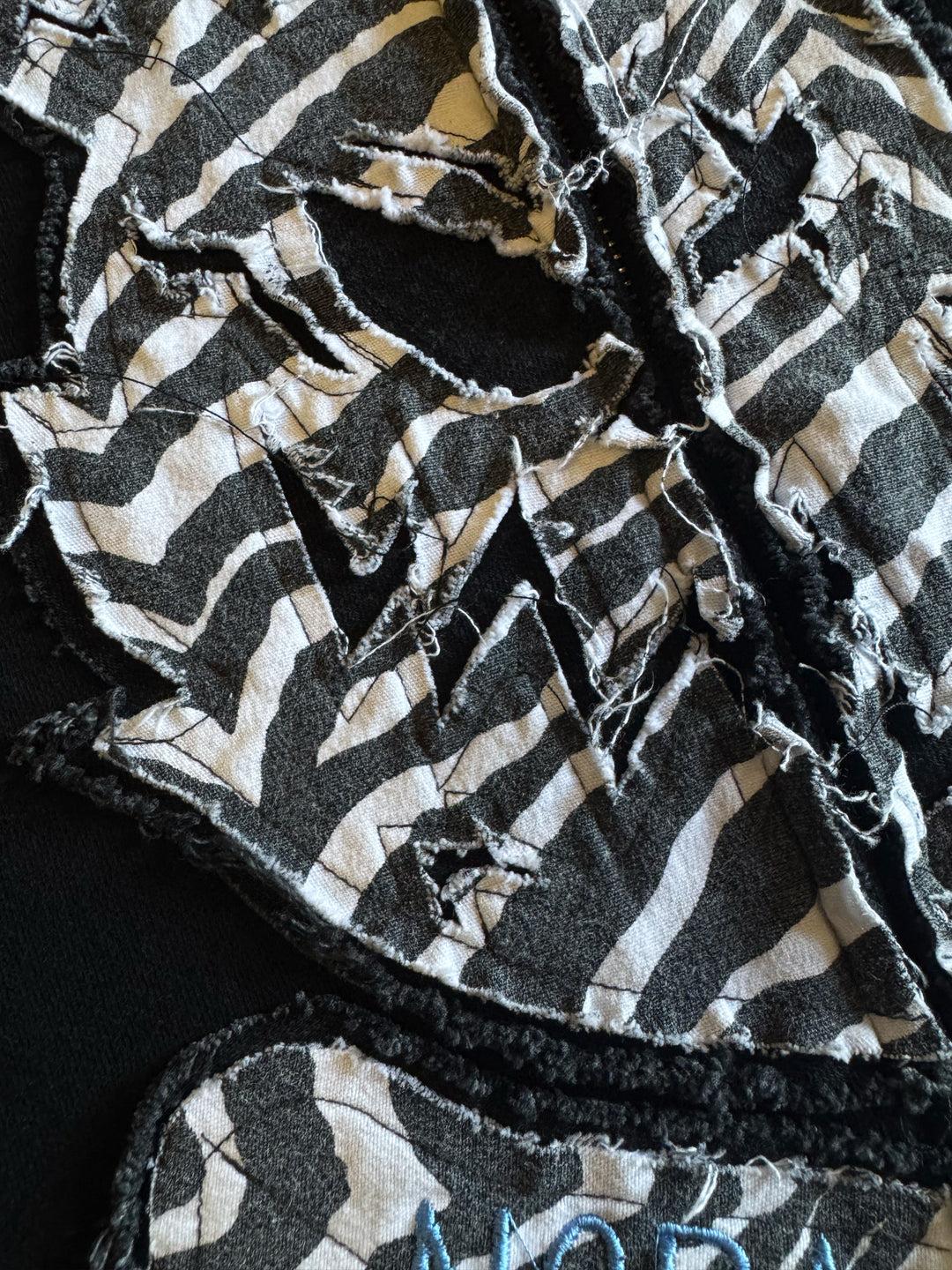 "2XL" Zebra Skull Logo Zip Hoodie (Black)