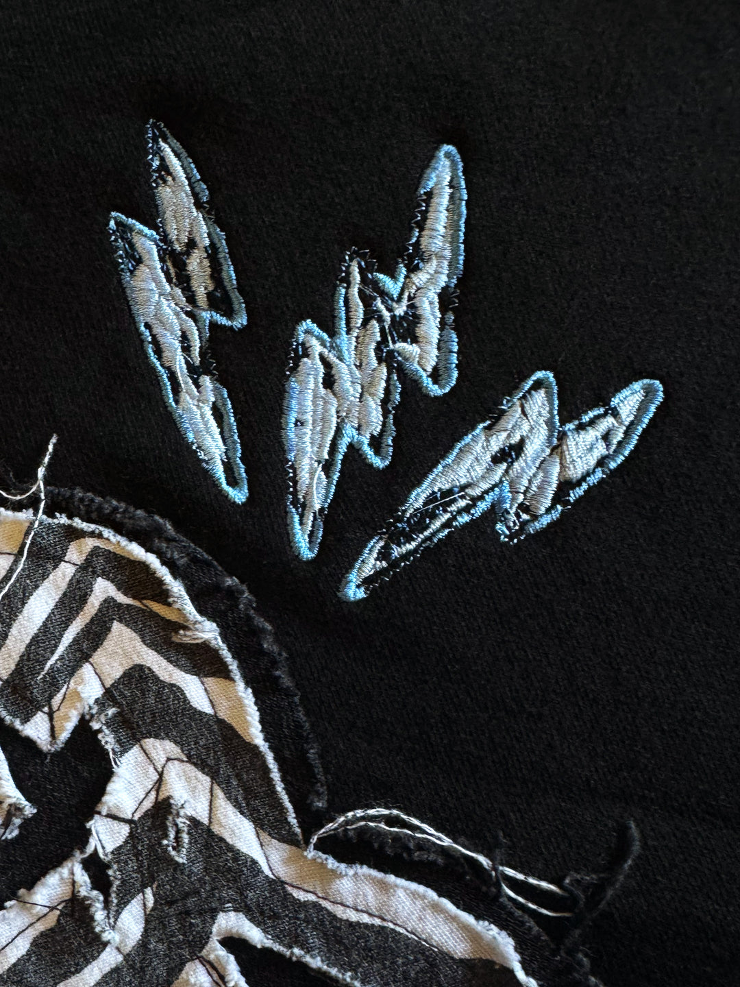 "2XL" Zebra Skull Logo Zip Hoodie (Black)